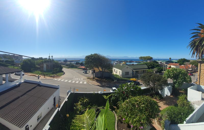 2-Bedroom Duplex in Central Mossel Bay