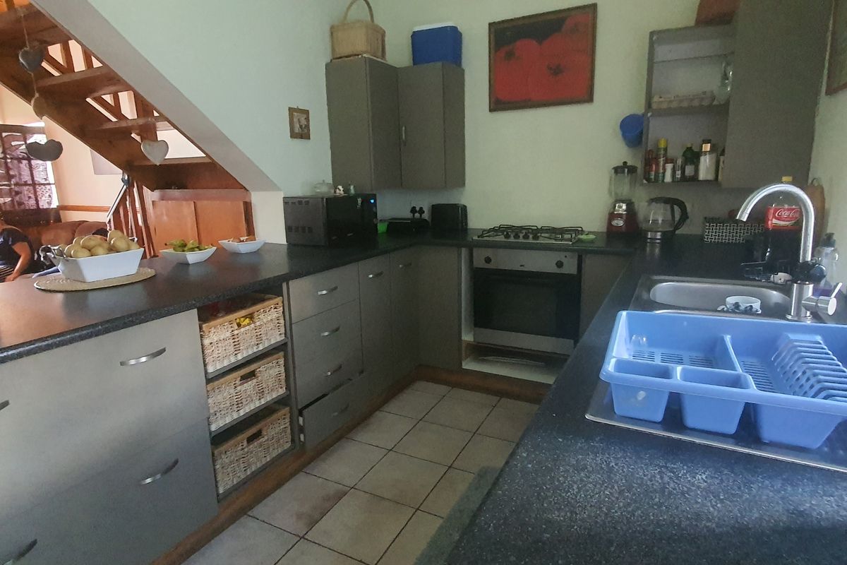 2-Bedroom Duplex in Central Mossel Bay - Photo 2
