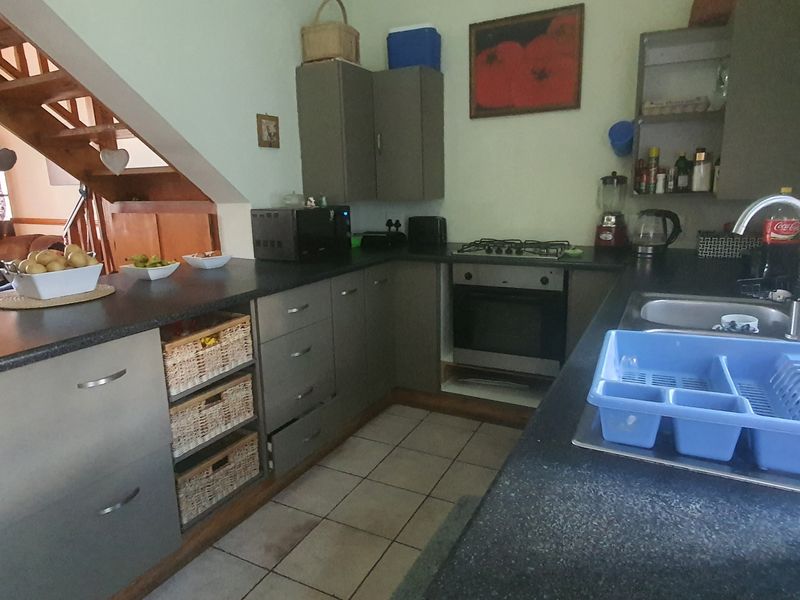 2-Bedroom Duplex in Central Mossel Bay - Photo 2