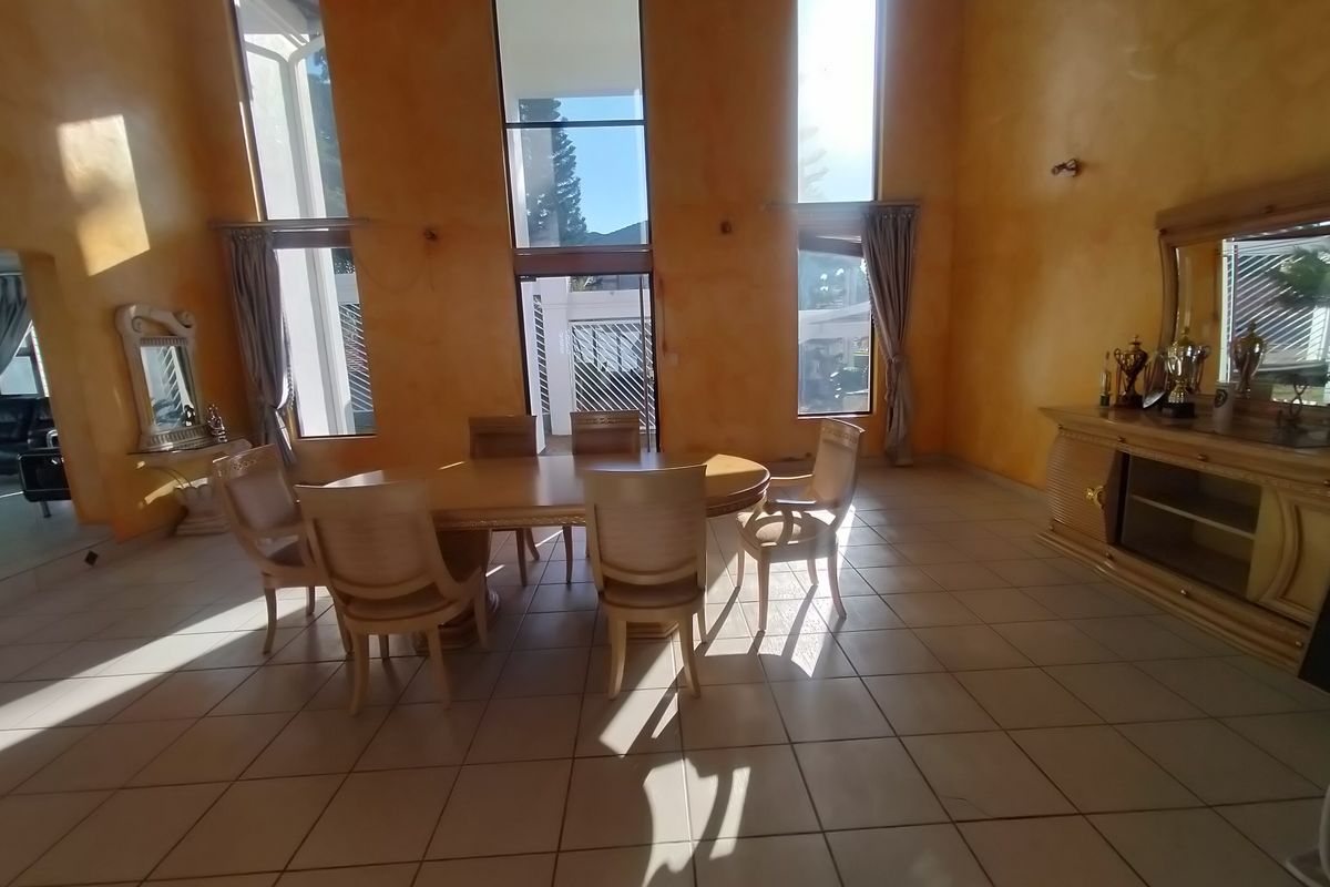 Grand, Modern and Exceptionally Spacious Family Home in Ninapark Estate - Photo 5