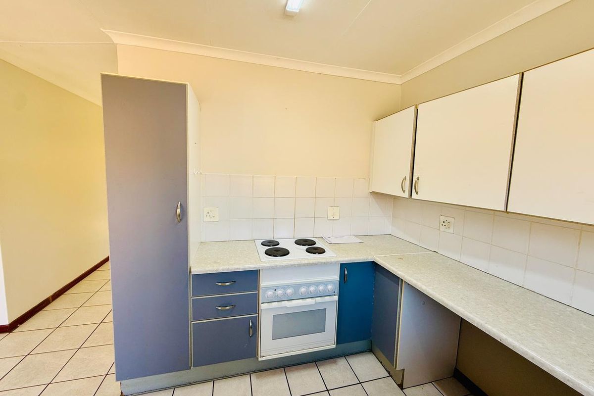 Charming Simplex with Private Garden and Entertaining Patio - Photo 3