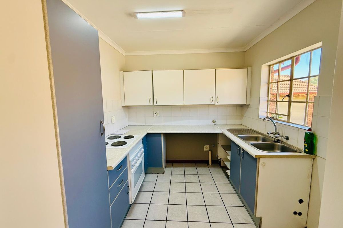 Charming Simplex with Private Garden and Entertaining Patio - Photo 2