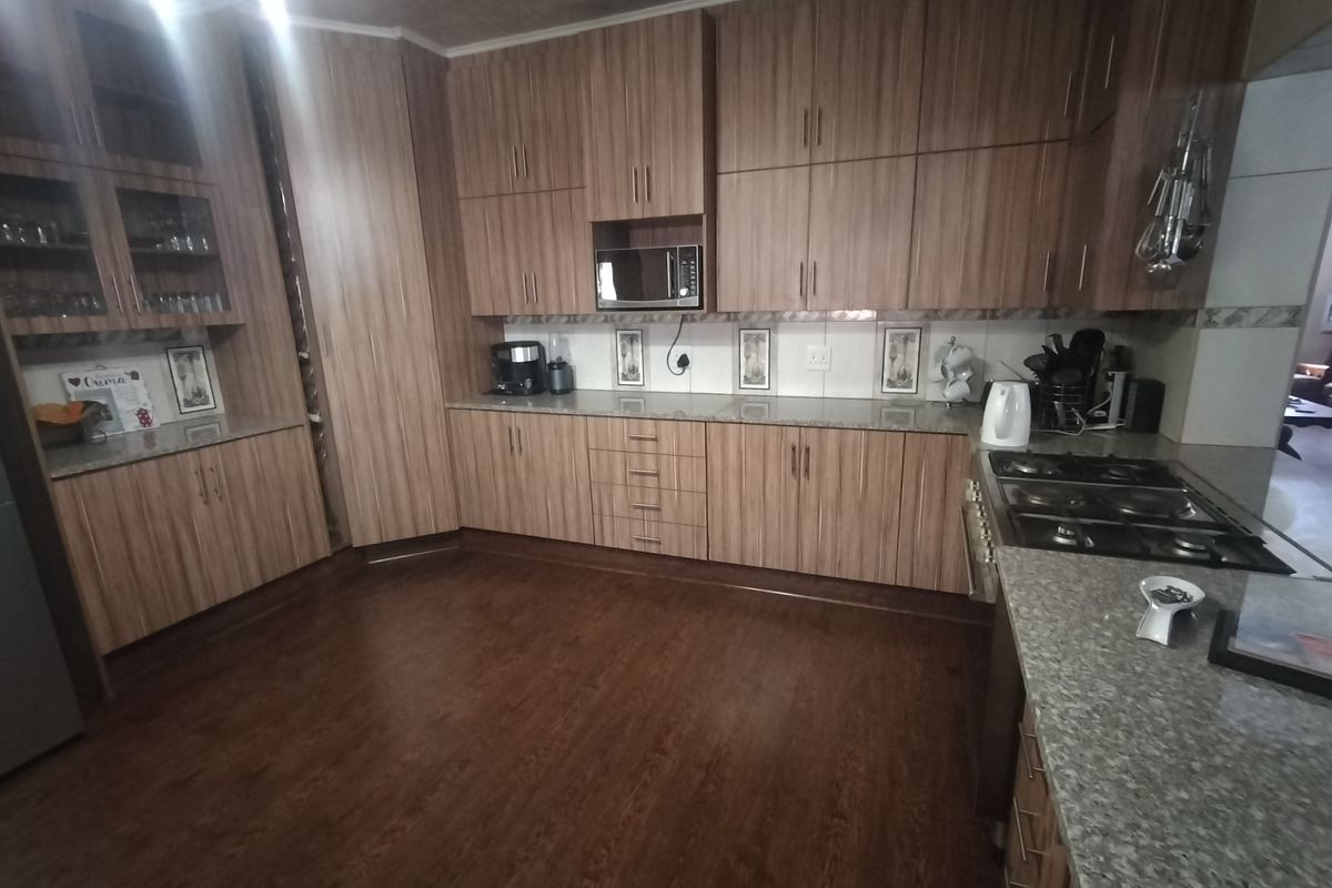 Prime Multi-Venue and Hospitality Opportunity on Onderstepoort Road, Haakdoornboom - Photo 3