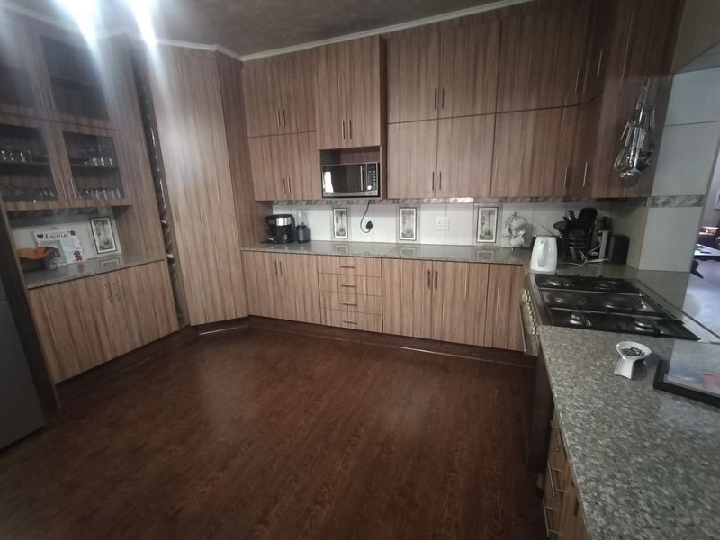 Prime Multi-Venue and Hospitality Opportunity on Onderstepoort Road, Haakdoornboom - Photo 3