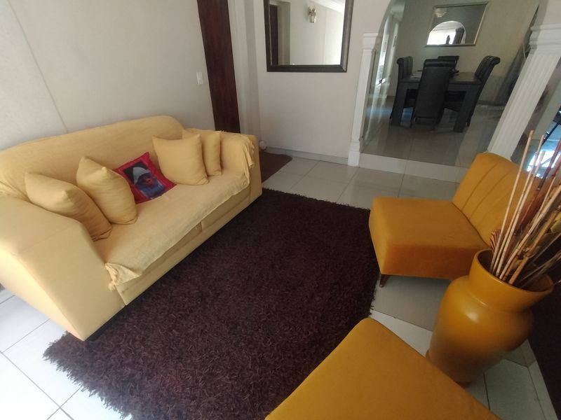 Modern Family Living on a Generous Stand in Amandasig - Photo 2