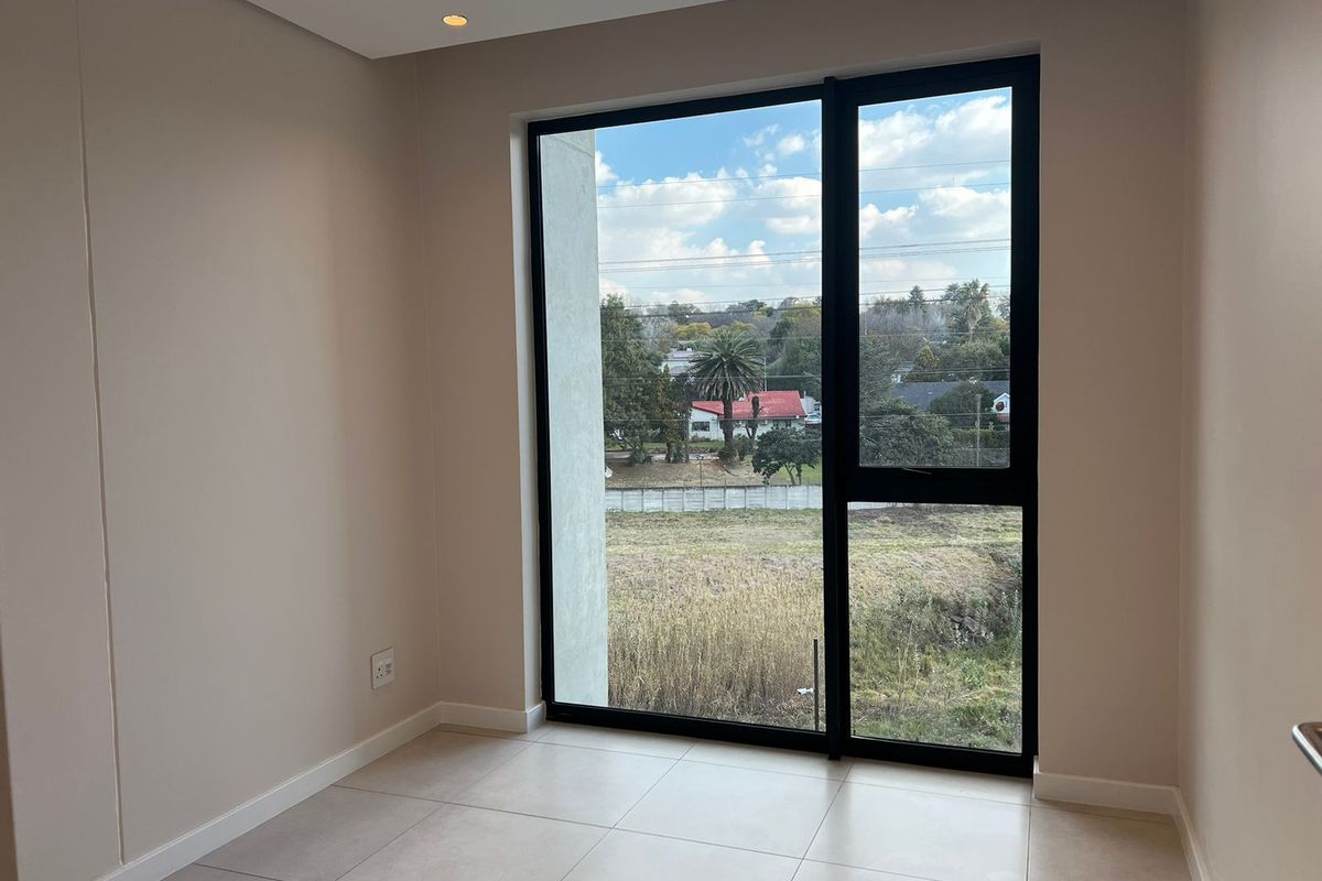 2 Bedroom Apartment in Sandton Gate - Photo 4