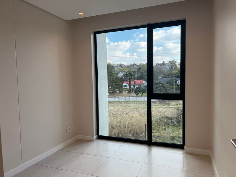 2 Bedroom Apartment in Sandton Gate - Photo 4