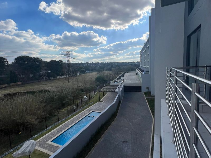 2 Bedroom Apartment in Sandton Gate - Photo 8