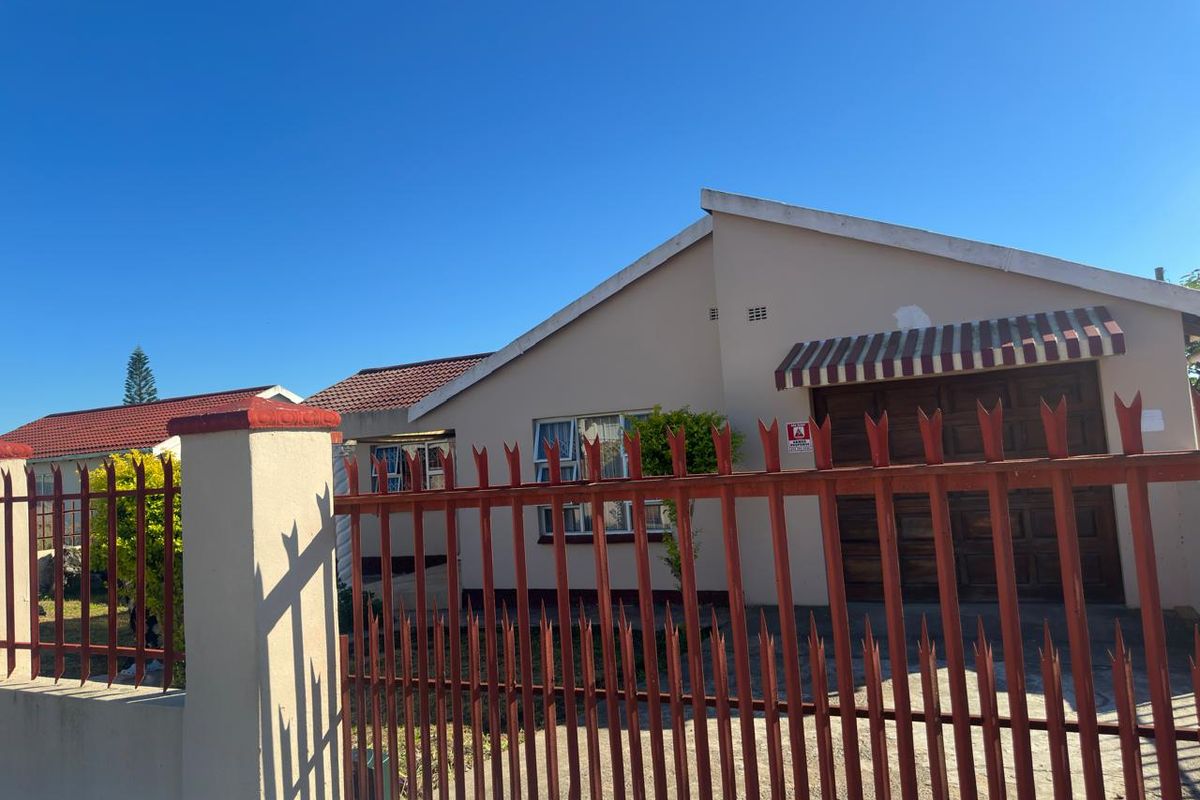 Move-In Ready Home with Convenient Transport Access - Photo 4