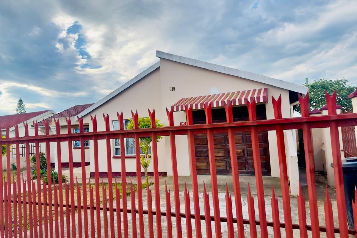 Move-In Ready Home with Convenient Transport Access - Photo 3