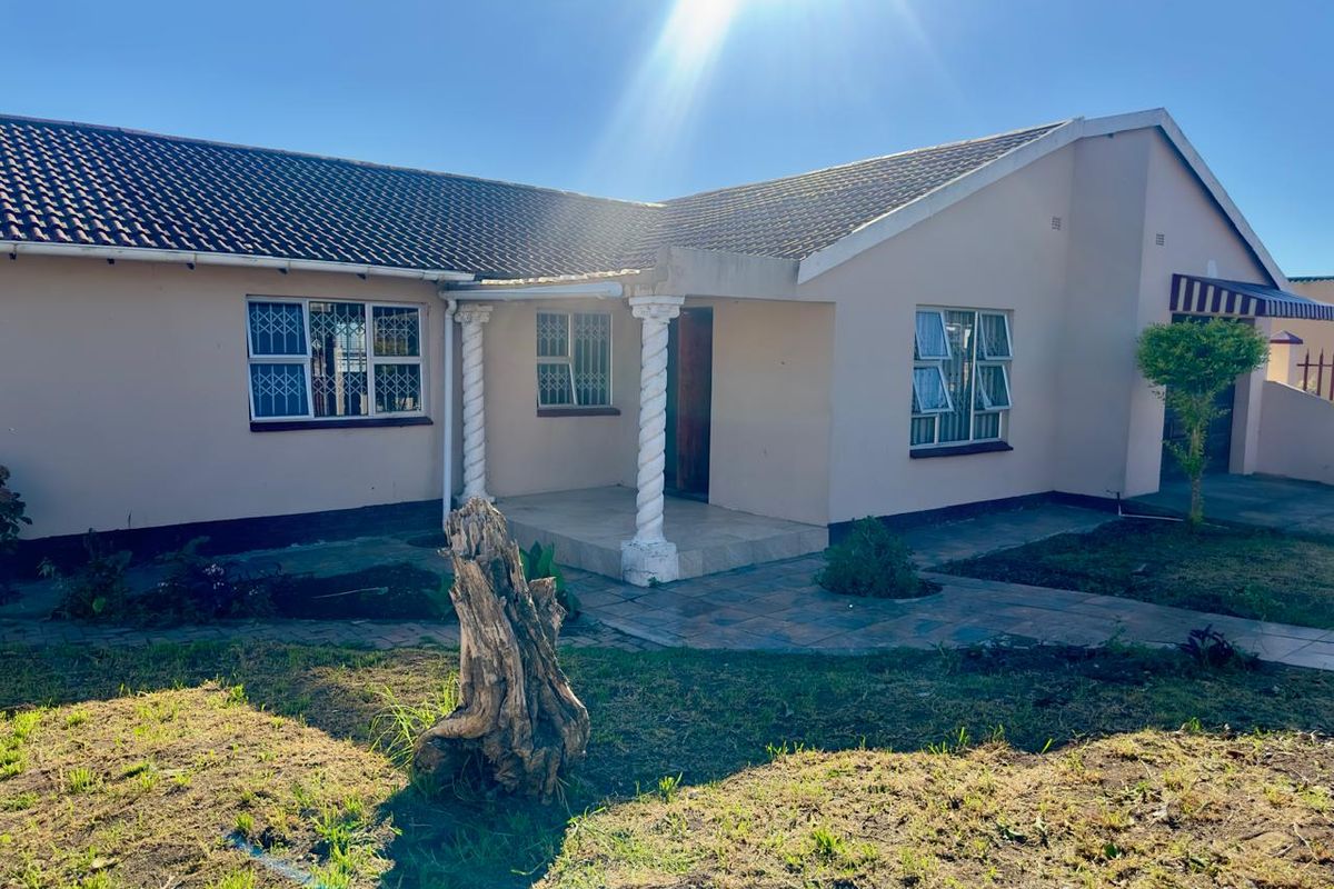 Move-In Ready Home with Convenient Transport Access - Photo 2