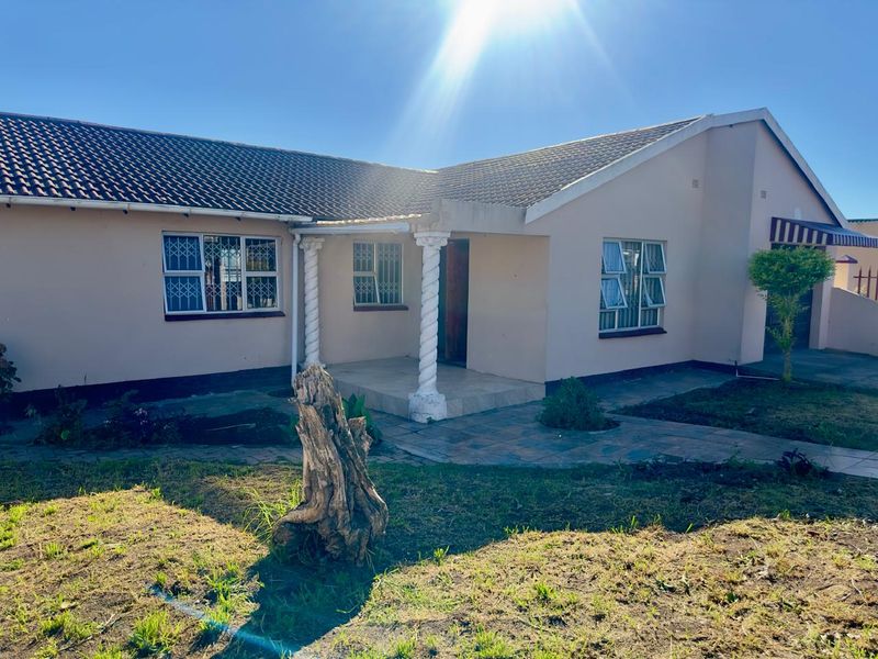 Move-In Ready Home with Convenient Transport Access - Photo 2