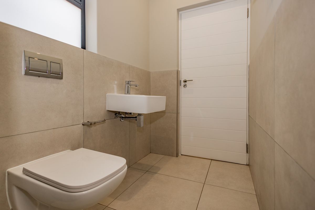 **Discover Your Dream Home: 3 Bedroom home in Silverstone Estate** - Photo 3