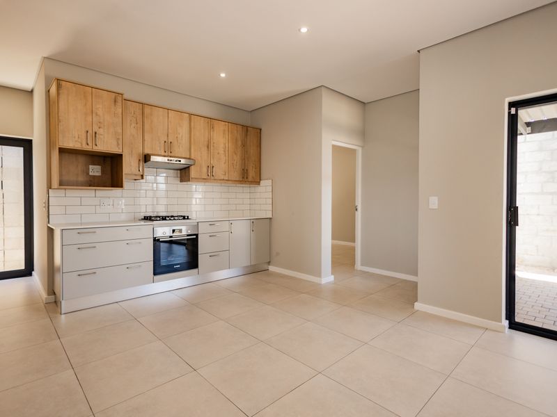 **Discover Your Dream Home: 3 Bedroom home in Silverstone Estate** - Photo 10