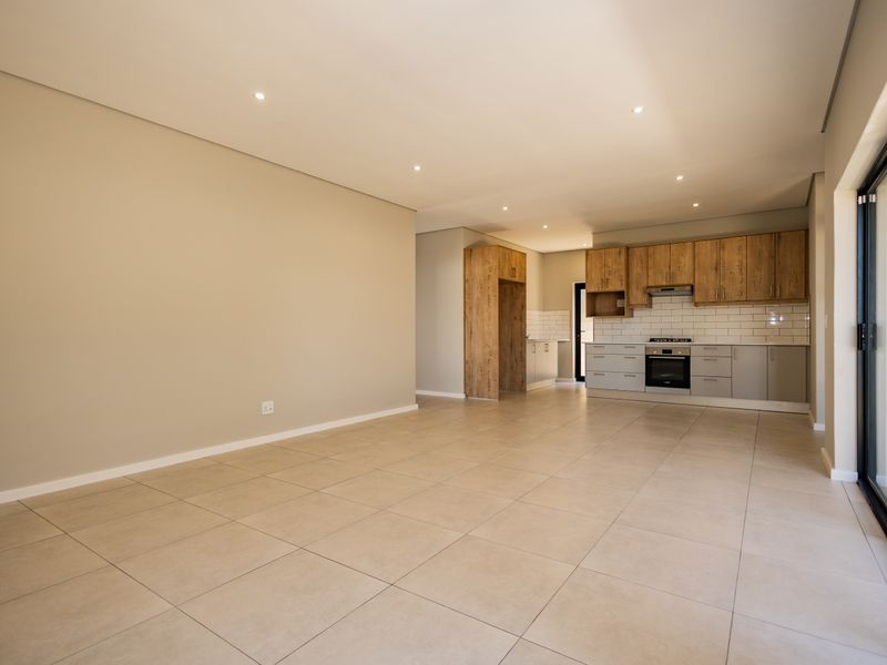 **Discover Your Dream Home: 3 Bedroom home in Silverstone Estate** - Photo 8