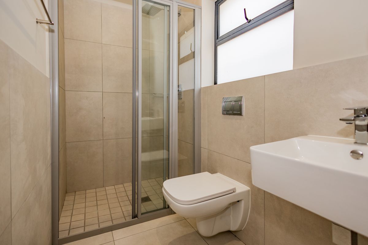 **Discover Your Dream Home: 3 Bedroom home in Silverstone Estate** - Photo 4