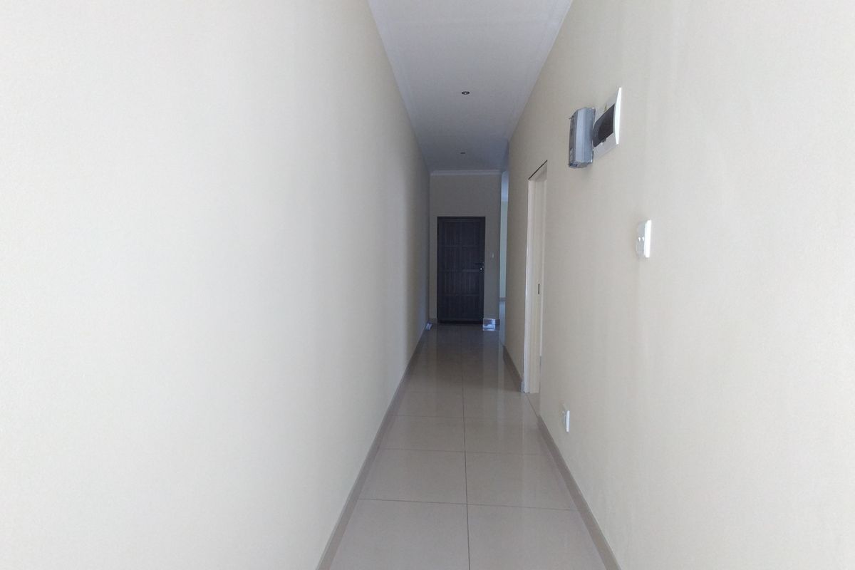 2 Bedrooms One Parking Windemere - Photo 5