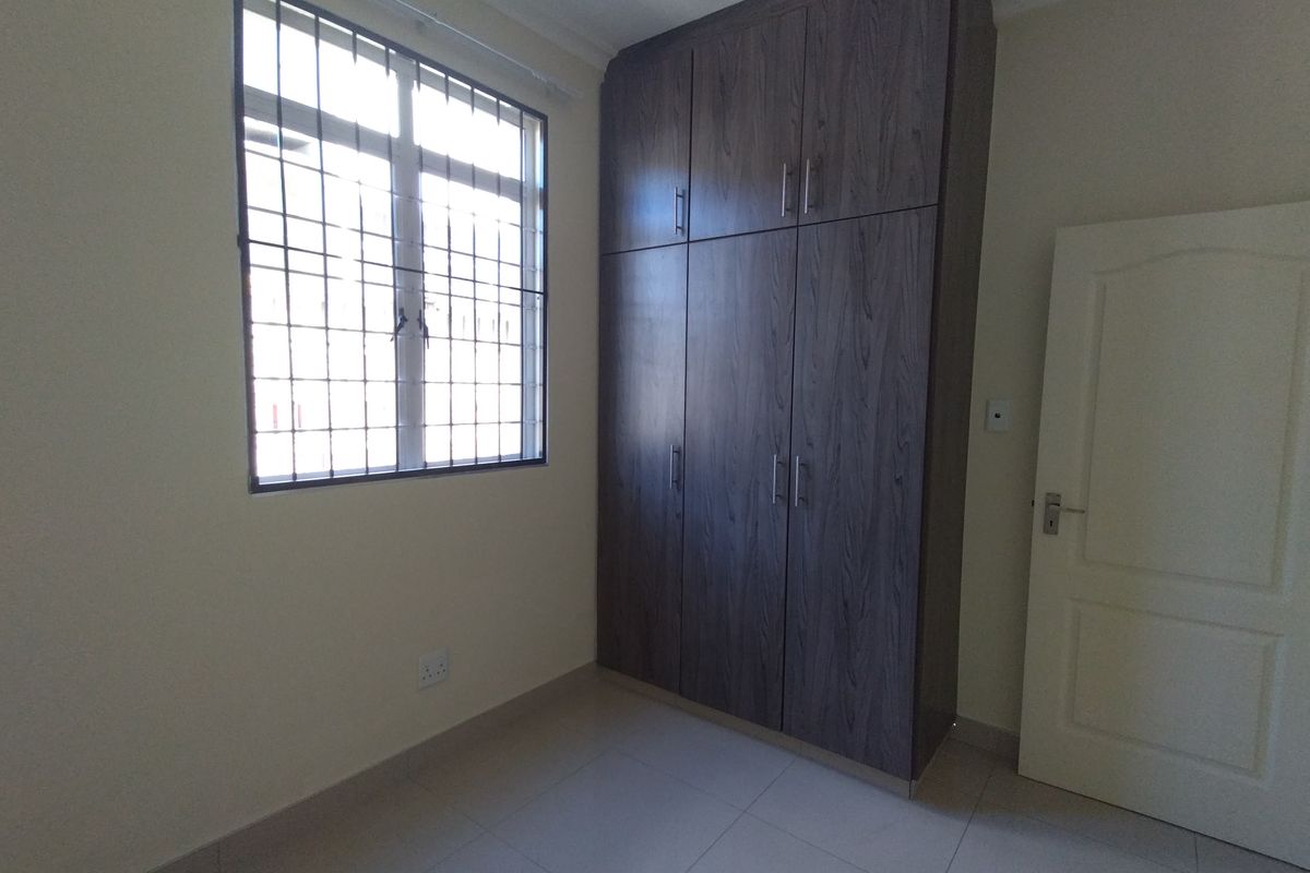 2 Bedrooms One Parking Windemere - Photo 2