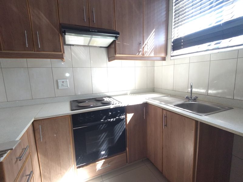 2 Bedrooms One Parking Windemere - Photo 4