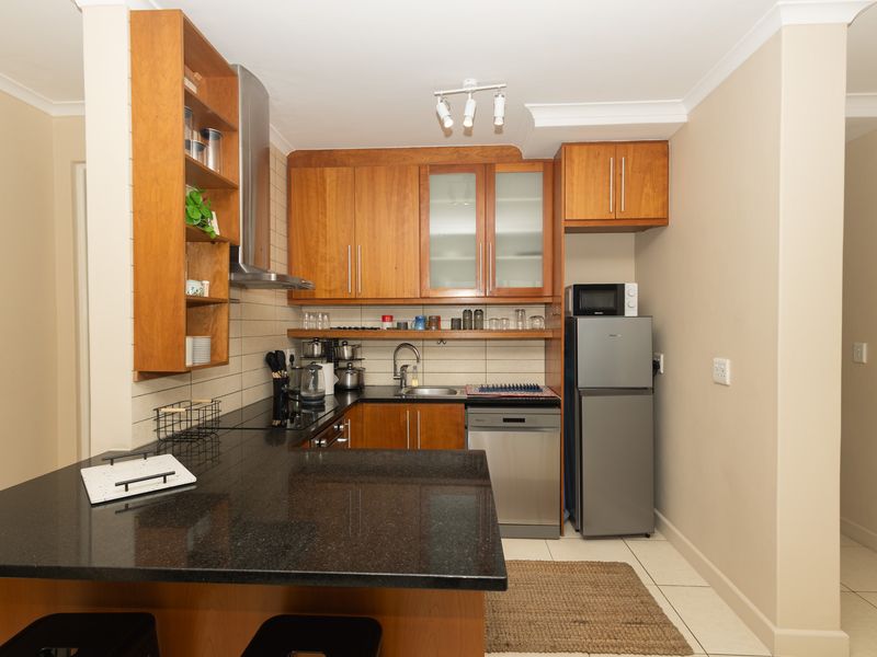 FULLY FURNISHED WATER VIEW APARTMENT - Photo 4