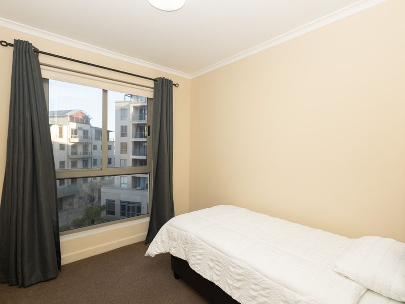 FULLY FURNISHED WATER VIEW APARTMENT - Photo 9