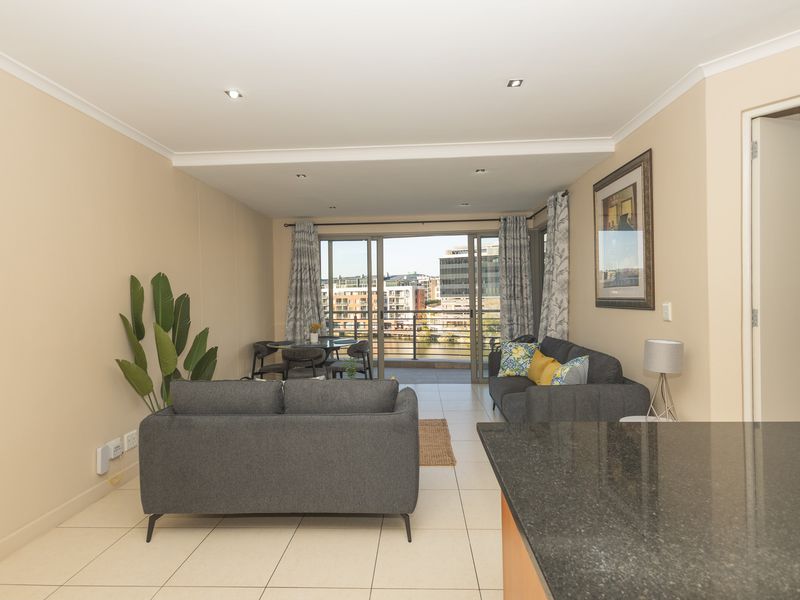 FULLY FURNISHED WATER VIEW APARTMENT - Photo 3