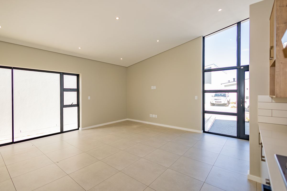 Charming 2-Bedroom Home in Sought-After Silverstone Lifestyle Estate, Haasendal – Kuils River - Photo 2