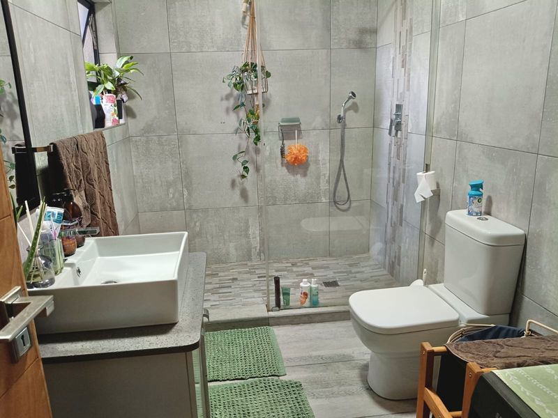 2 Bed Estate-Living Apartment - Photo 9