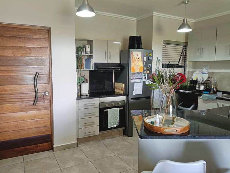 2 Bed Estate-Living Apartment - Photo 6