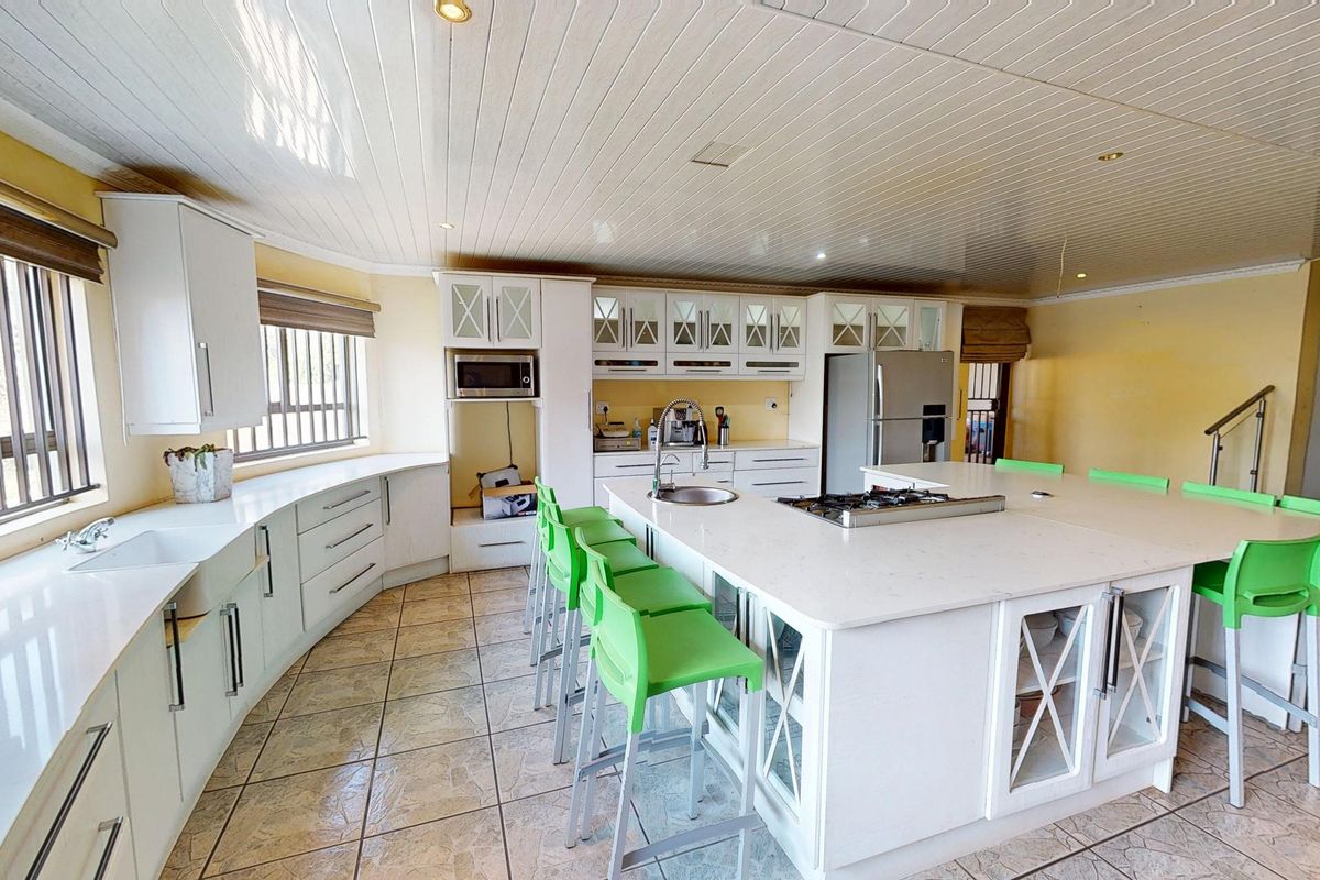 Farm for sale in a private estate - Photo 3