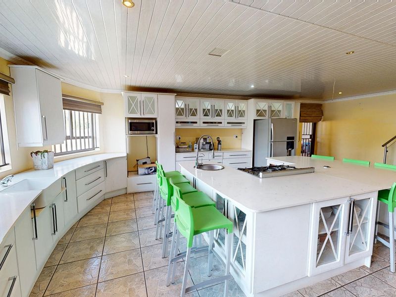 Farm for sale in a private estate - Photo 3