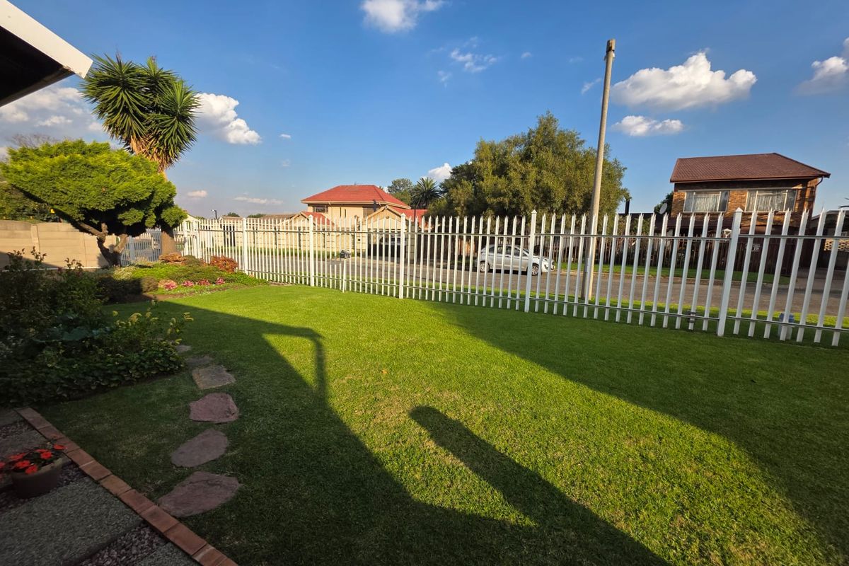 Grand 3-Bed Home with Dual Lounges, Pool & Prime Location - Photo 2