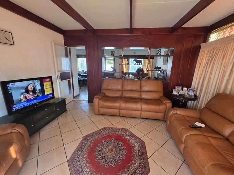 Grand 3-Bed Home with Dual Lounges, Pool & Prime Location - Photo 8