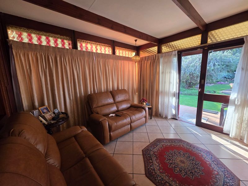 Grand 3-Bed Home with Dual Lounges, Pool & Prime Location - Photo 7