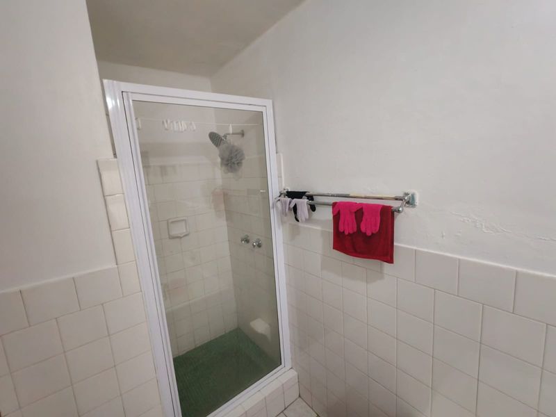 STUDENT OR YOUNG PROFESIONALS SINGLE ROOM TO RENT - Photo 8