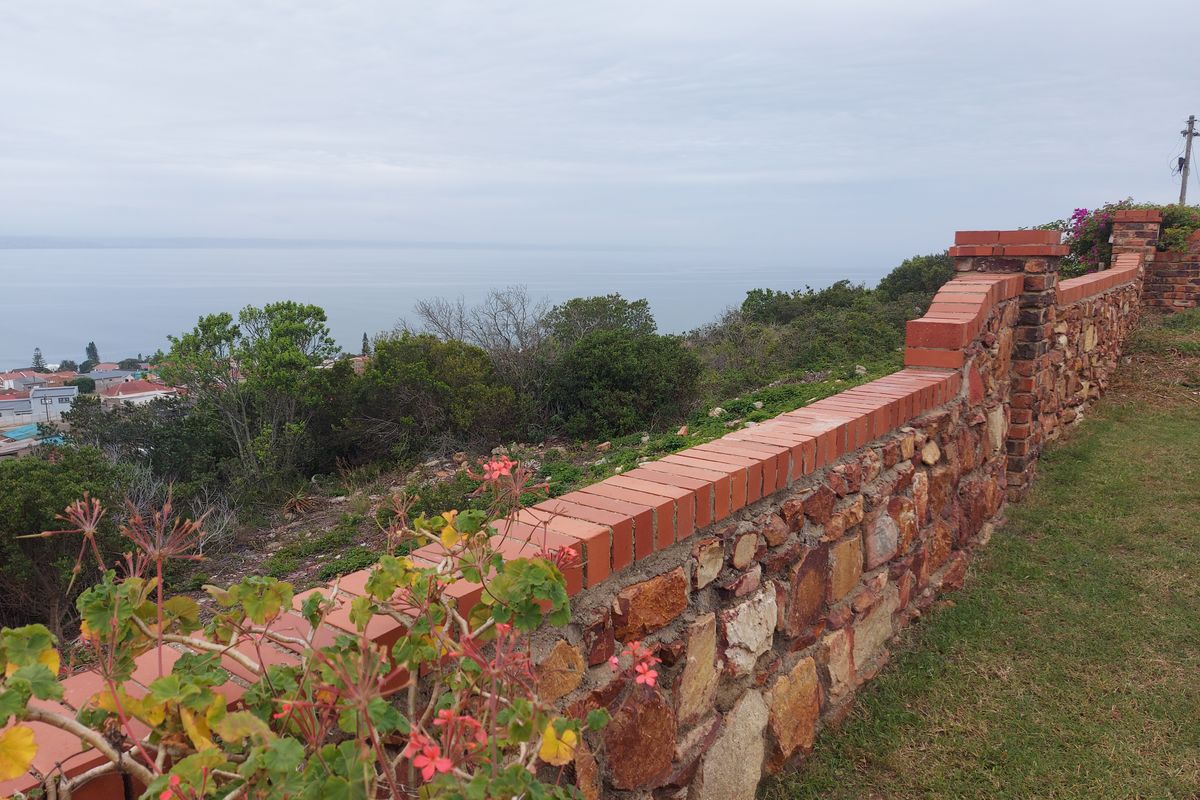 Prime Investment Opportunity with Panoramic Ocean Views in Da Nova, Mossel Bay - Photo 2