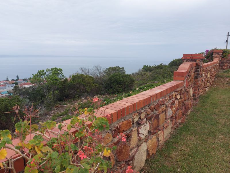 Prime Investment Opportunity with Panoramic Ocean Views in Da Nova, Mossel Bay - Photo 2