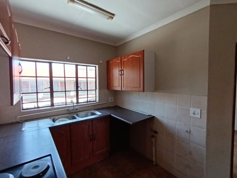 Apartment For Sale In Potchefstroom - Photo 4