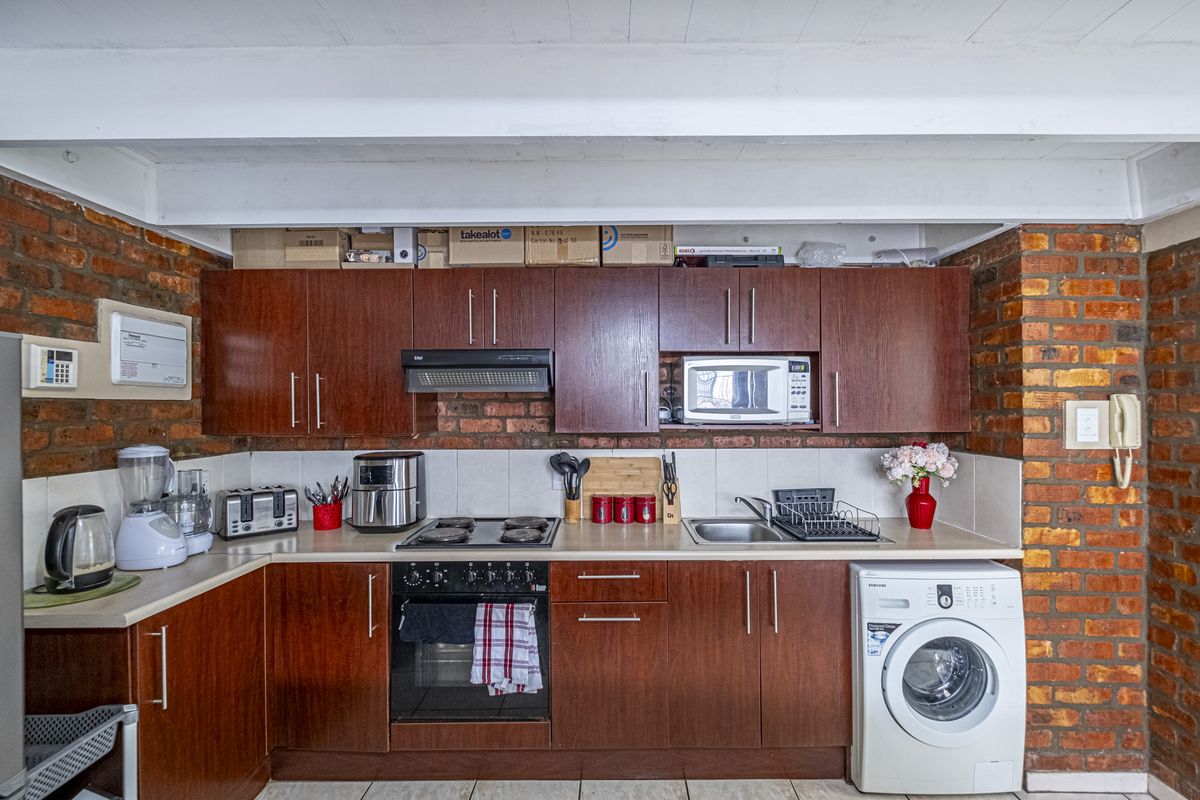 MODERN LIGHT AND BRIGHT LOFT - Photo 4