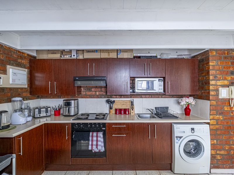 MODERN LIGHT AND BRIGHT LOFT - Photo 4