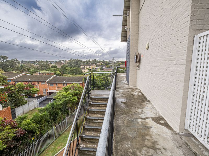 MODERN LIGHT AND BRIGHT LOFT - Photo 7