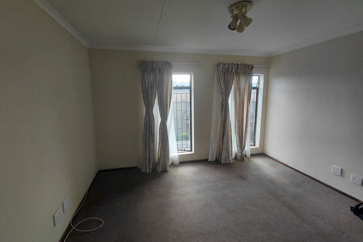 Don't Miss This Stunning 2 Bedroom 1 Bathroom Property In A Great Location - Photo 4