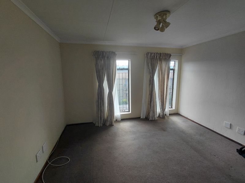 Don't Miss This Stunning 2 Bedroom 1 Bathroom Property In A Great Location - Photo 4