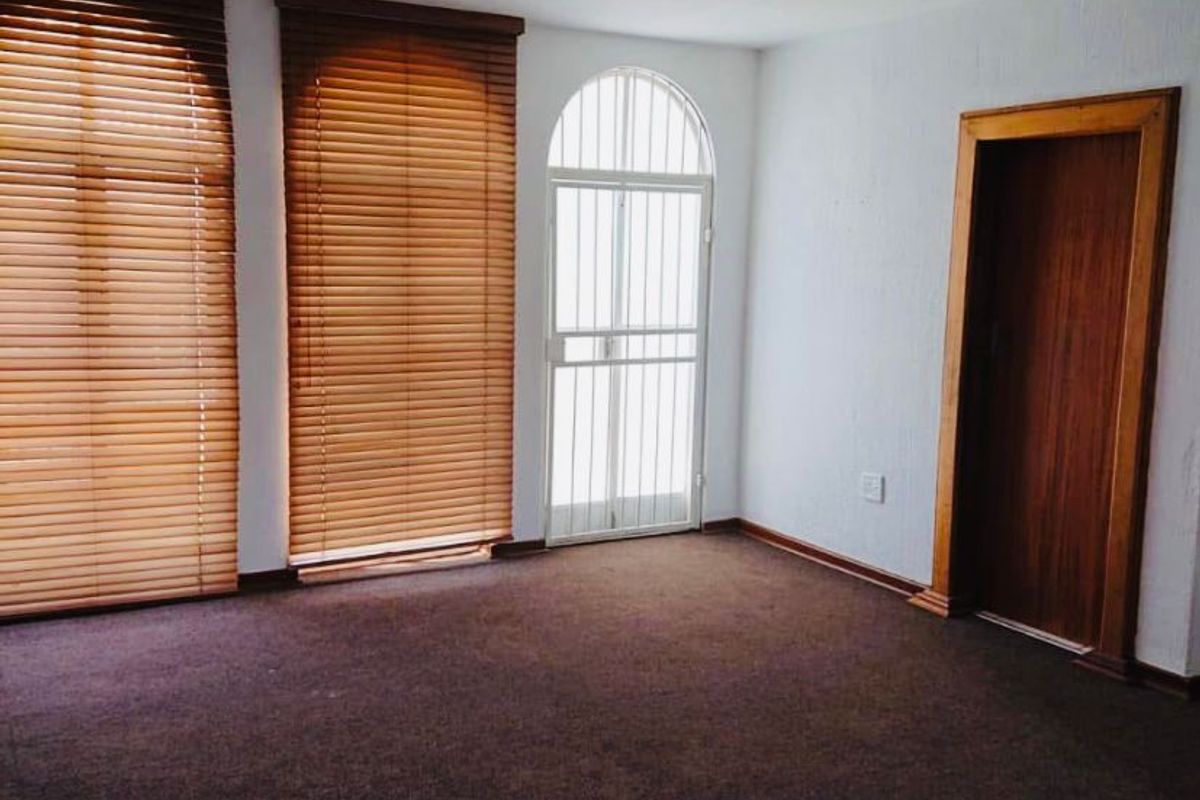 3-Bedroom Duplex Townhouse with Garage - Photo 2