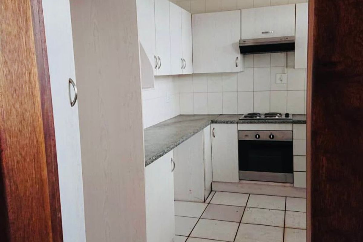 3-Bedroom Duplex Townhouse with Garage - Photo 5