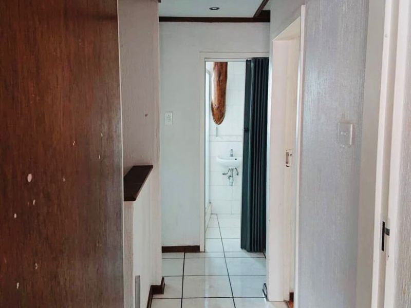 3-Bedroom Duplex Townhouse with Garage - Photo 8