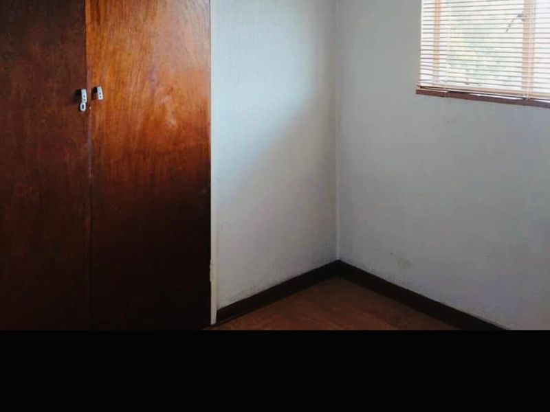 3-Bedroom Duplex Townhouse with Garage - Photo 6