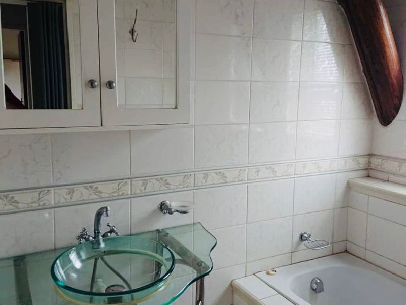 3-Bedroom Duplex Townhouse with Garage - Photo 9