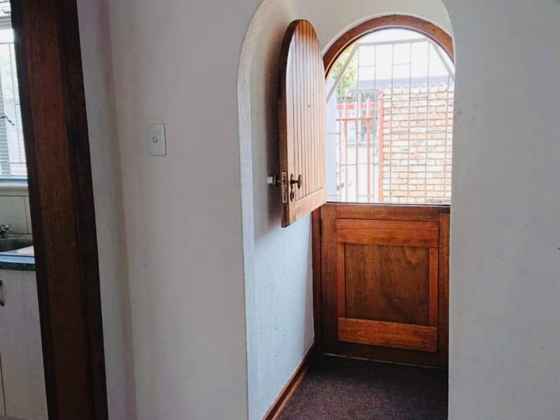 3-Bedroom Duplex Townhouse with Garage - Photo 3