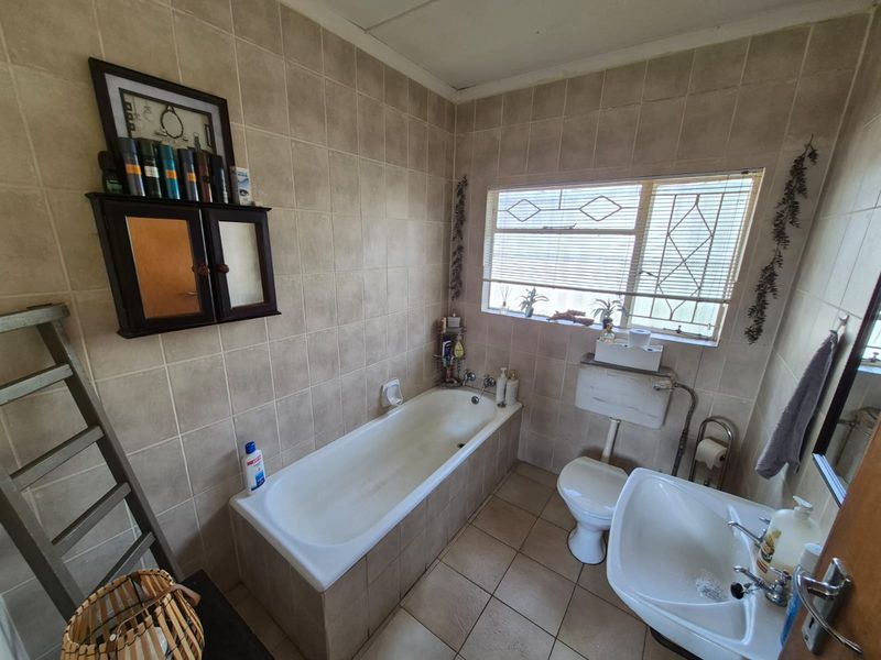 Warm sunny family home, don't miss out! - Photo 10